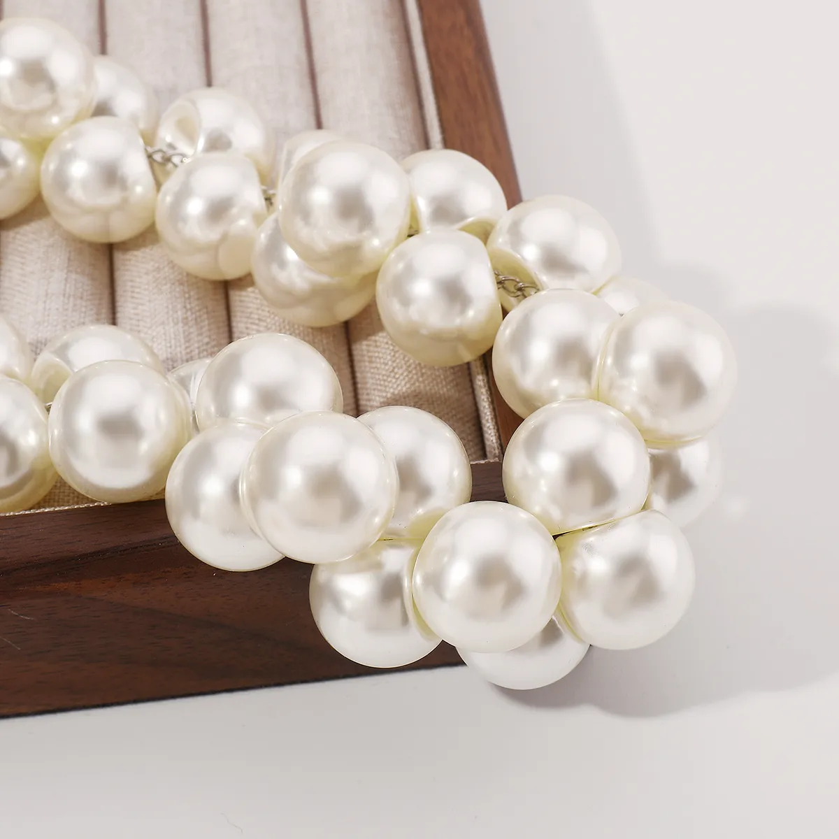 Exaggerated Geometric Necklace for Women Featuring Imitation Pearl, Perfect for Wedding, 1 Piece