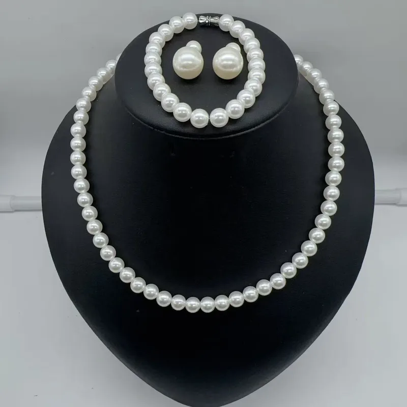 Handmade Simple Style Necklace for Women Featuring Imitation Pearl Pattern with Beaded Chain Jewelry Set