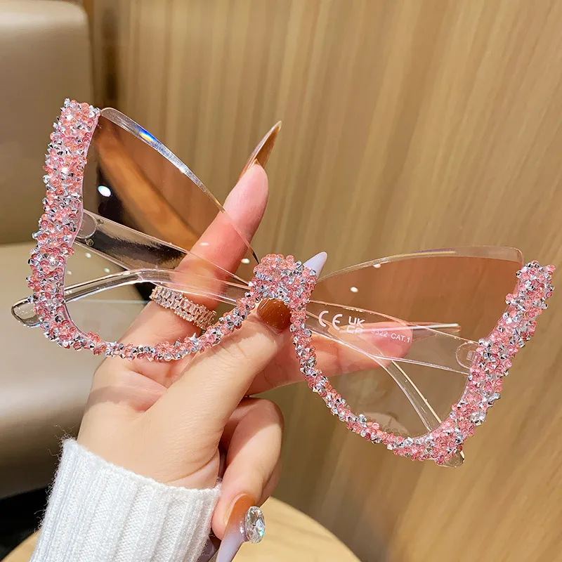 Women’s Butterfly Frame Full Frame Sunglasses with PC Lens Material in Ombre, Perfect for Beach Wear