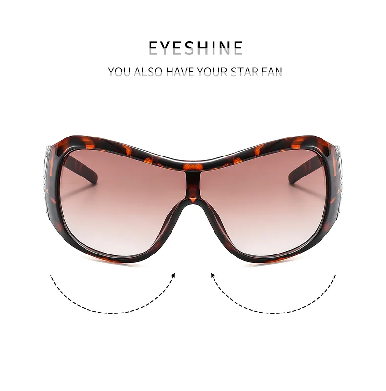 Exaggerated Square Full Frame Sunglasses in Dyed Black with PC Lens Material for Unisex
