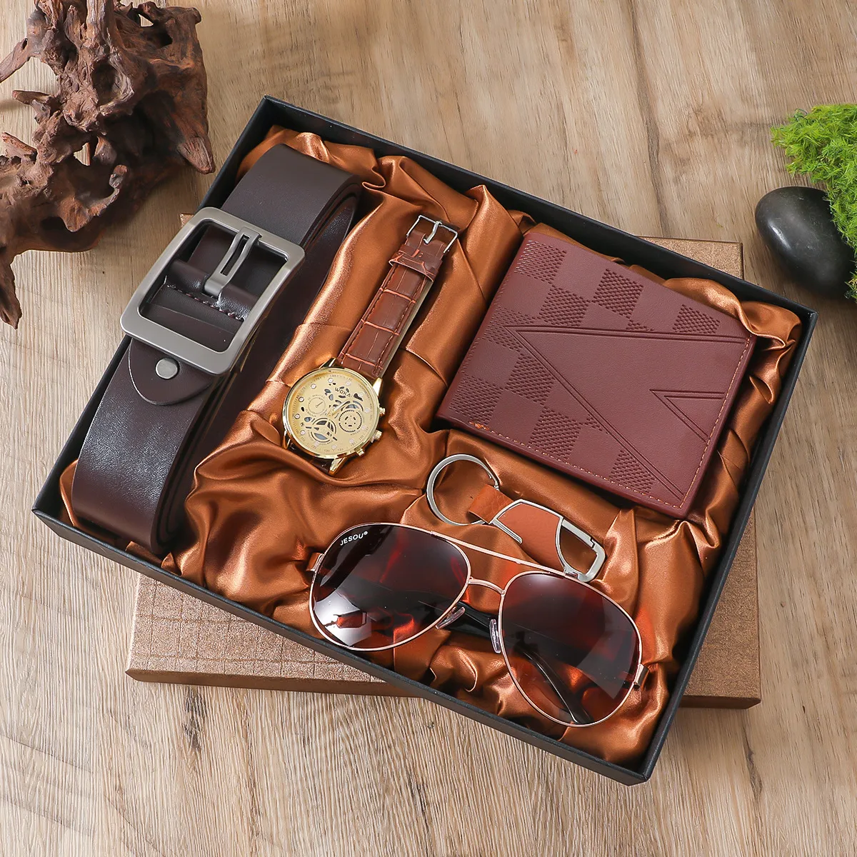 Christmas Travel Party Packs Featuring Creative Gift Sets for Festive Celebrations on the Go