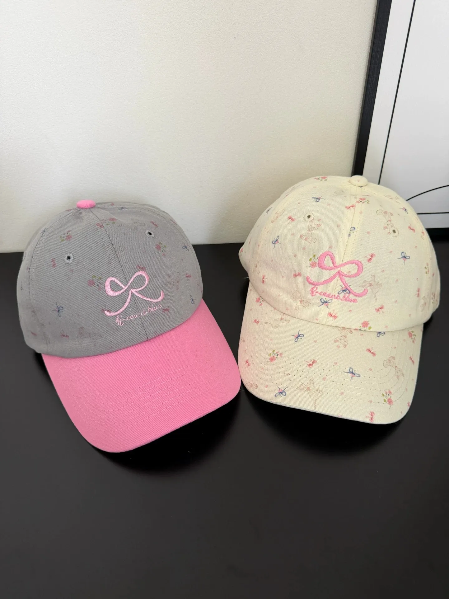 Retro Women’s Baseball Cap with Curved Brim Featuring Embroidery and UV Protection in Cotton Material