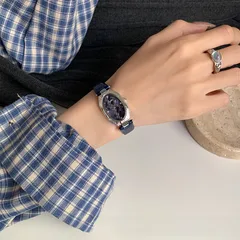 Women's Oval Dial Quartz Watch with Ordinary Glass Mirror and Pointer Display, Featuring Pin Buckle Strap