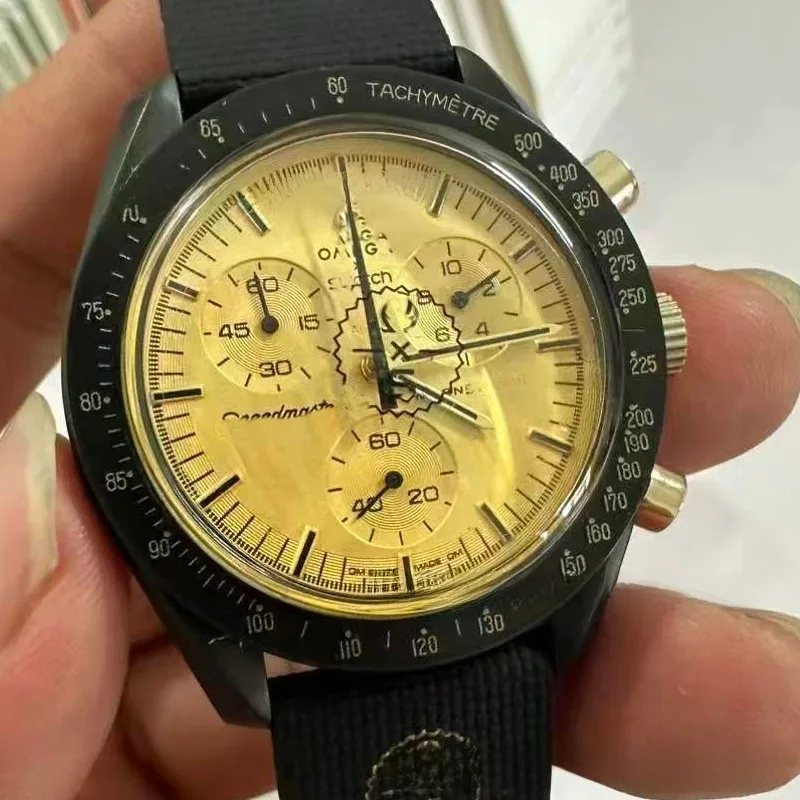 Men's Quartz Watch with Round Dial, Nylon Belt Strap, One Piece Buckle, and Tempered Glass Mirror