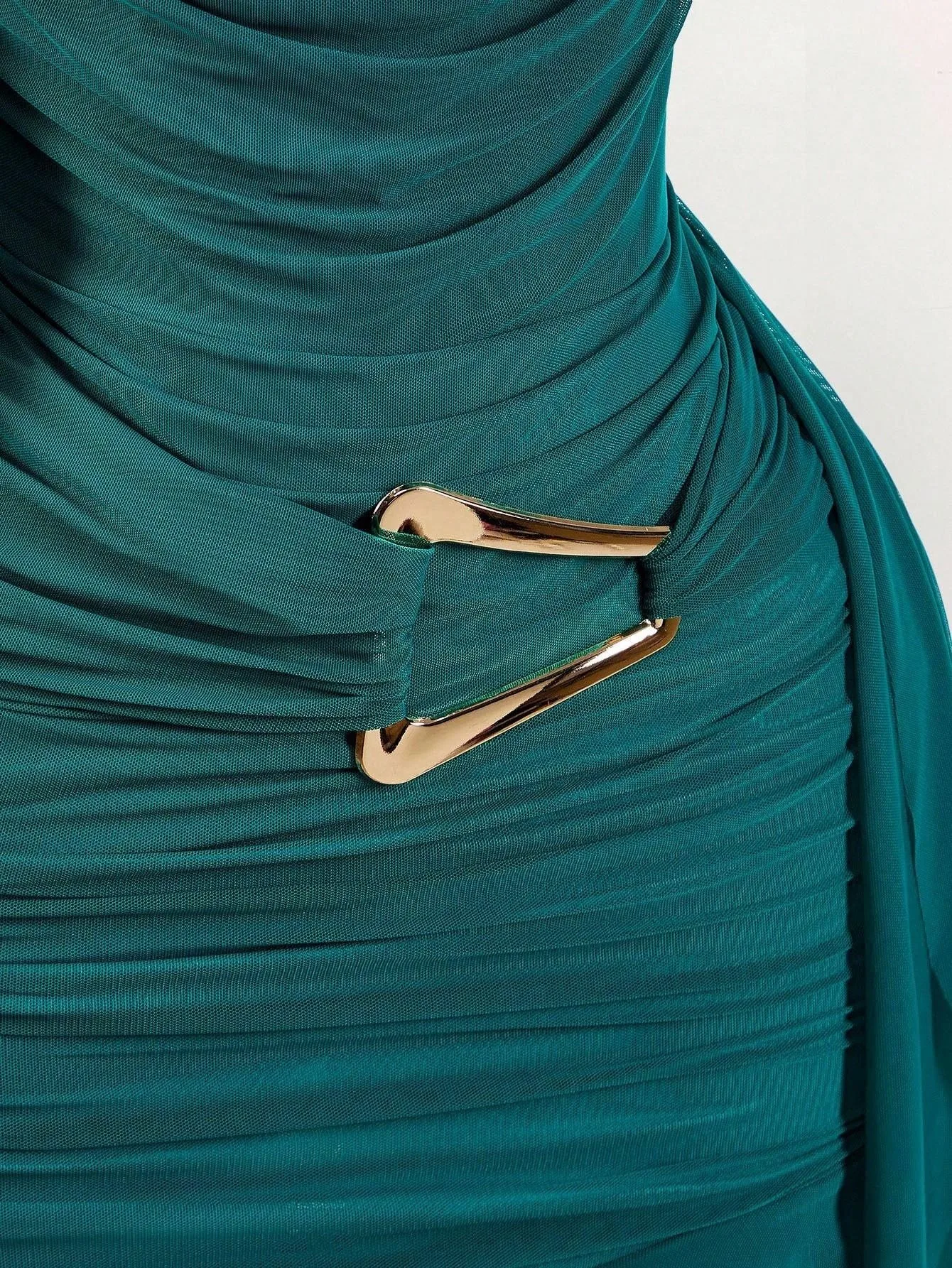 Solid Color Sexy Sleeveless V Neck Sheath Dress for Daily Wear in Polyester Fabric