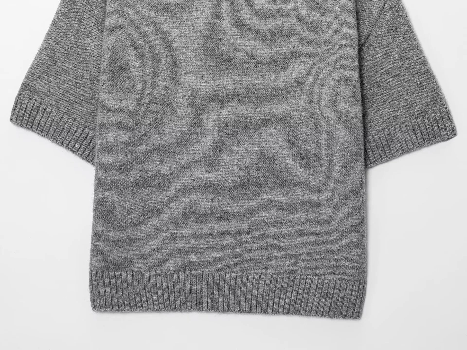 Solid Color Short Sleeve Streetwear Polyester Pullover T-Shirt for Women with Round Neck