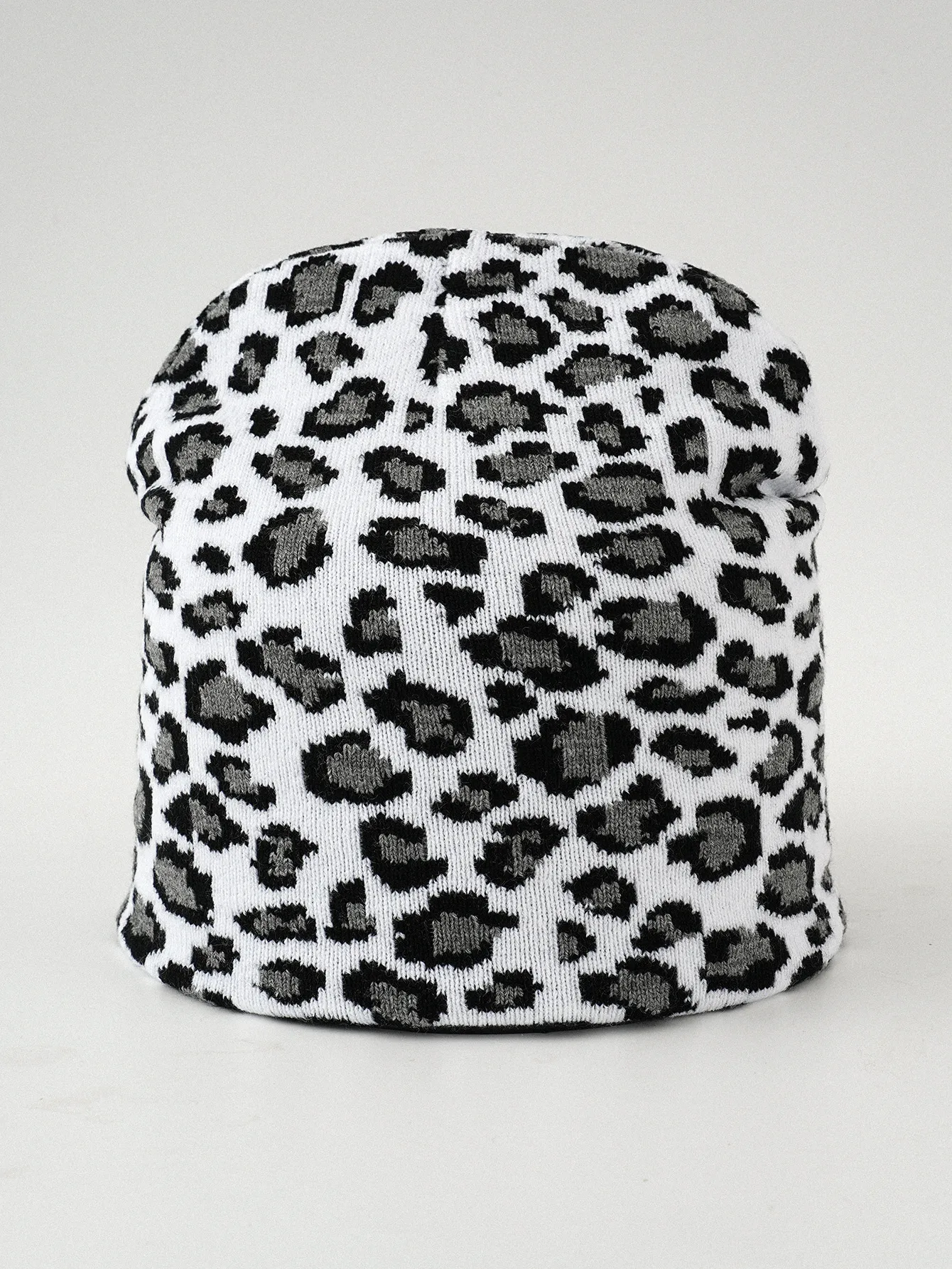 Unisex Cheetah Print Wool Cap for Commute, Warm Polyester Hat Featuring High-Quality Printing