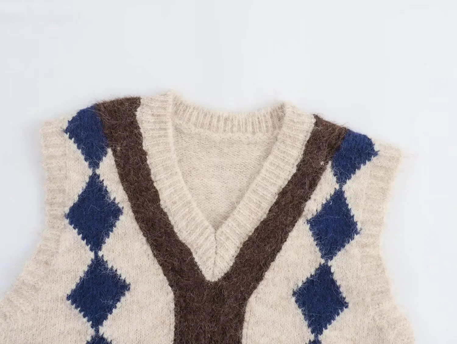 Maillard Style Knitted Polyester Vest for Women with V Neck and Color Block Design, Pullover Closure