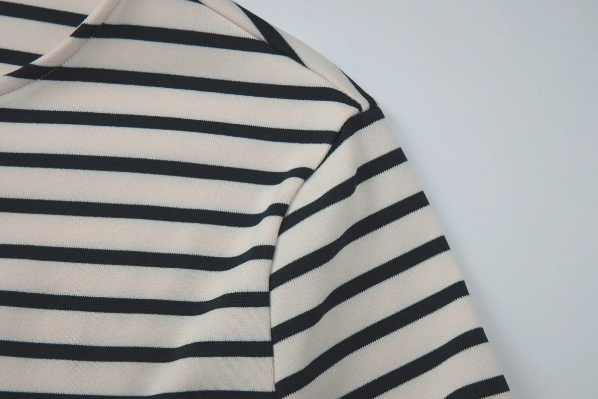 Long Sleeve Streetwear T-shirt for Women in Autumn featuring Elastane Fabric with Stripe Design