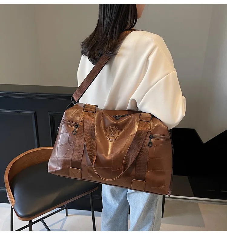 Unisex Geometric Travel Bag in PU Leather with Water Repellent Function
