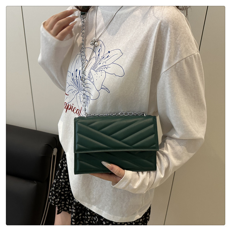 Pure Color Embossed  Autumn New Women's Single Shoulder Bag Fashionable Commuter Crossbody Bag Street Style Square Bag Pure Color Embossed  Autumn New Women's Single Shoulder Bag Fashionable Commuter