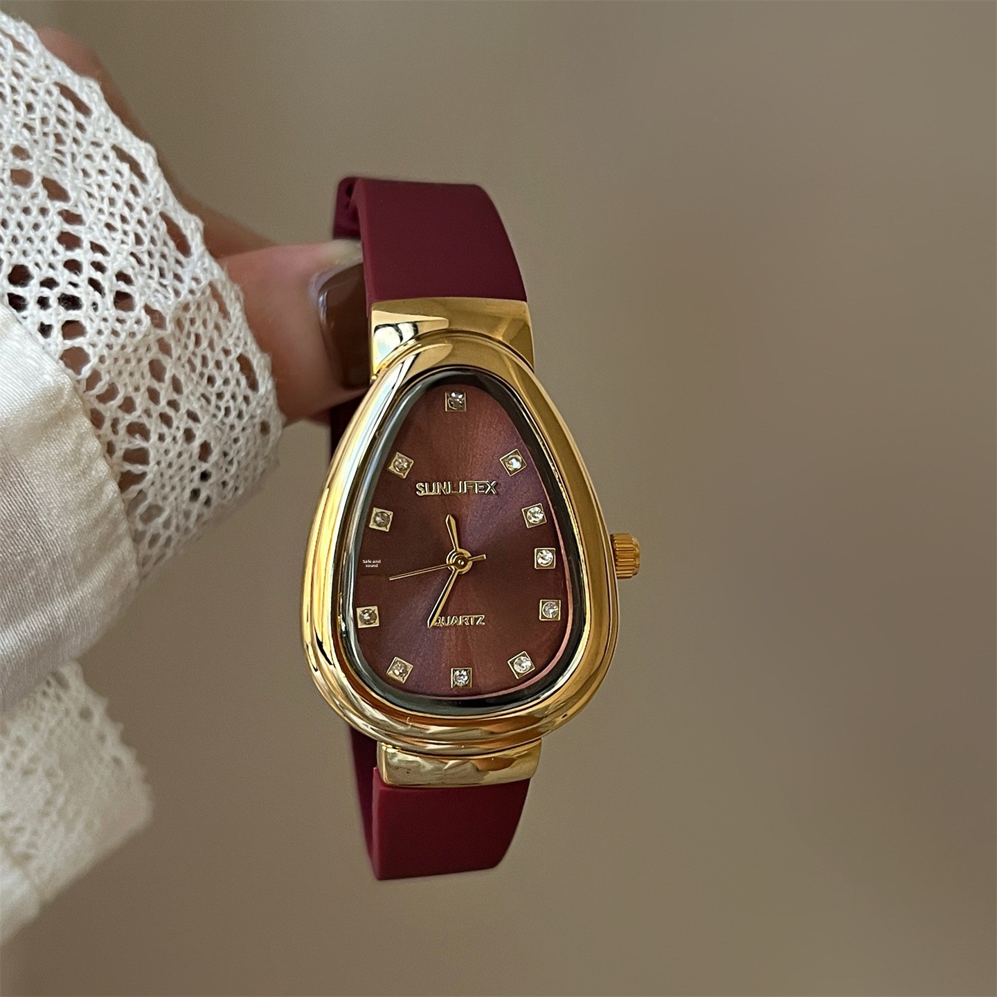 Vintage Women's Quartz Watch Snake-Shaped Diamond Face