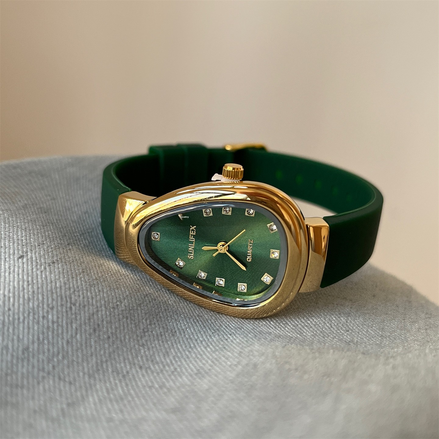 Vintage Women's Quartz Watch Snake-Shaped Diamond Face