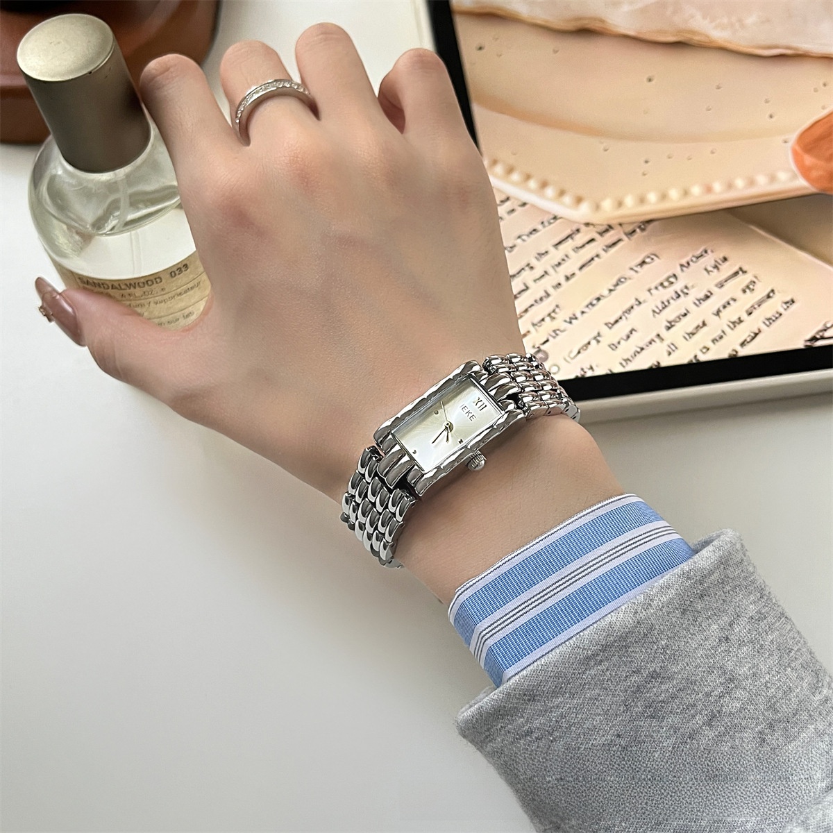 Quartz Watch With Stainless Steel Strap And Butterfly Double Snap Buckle