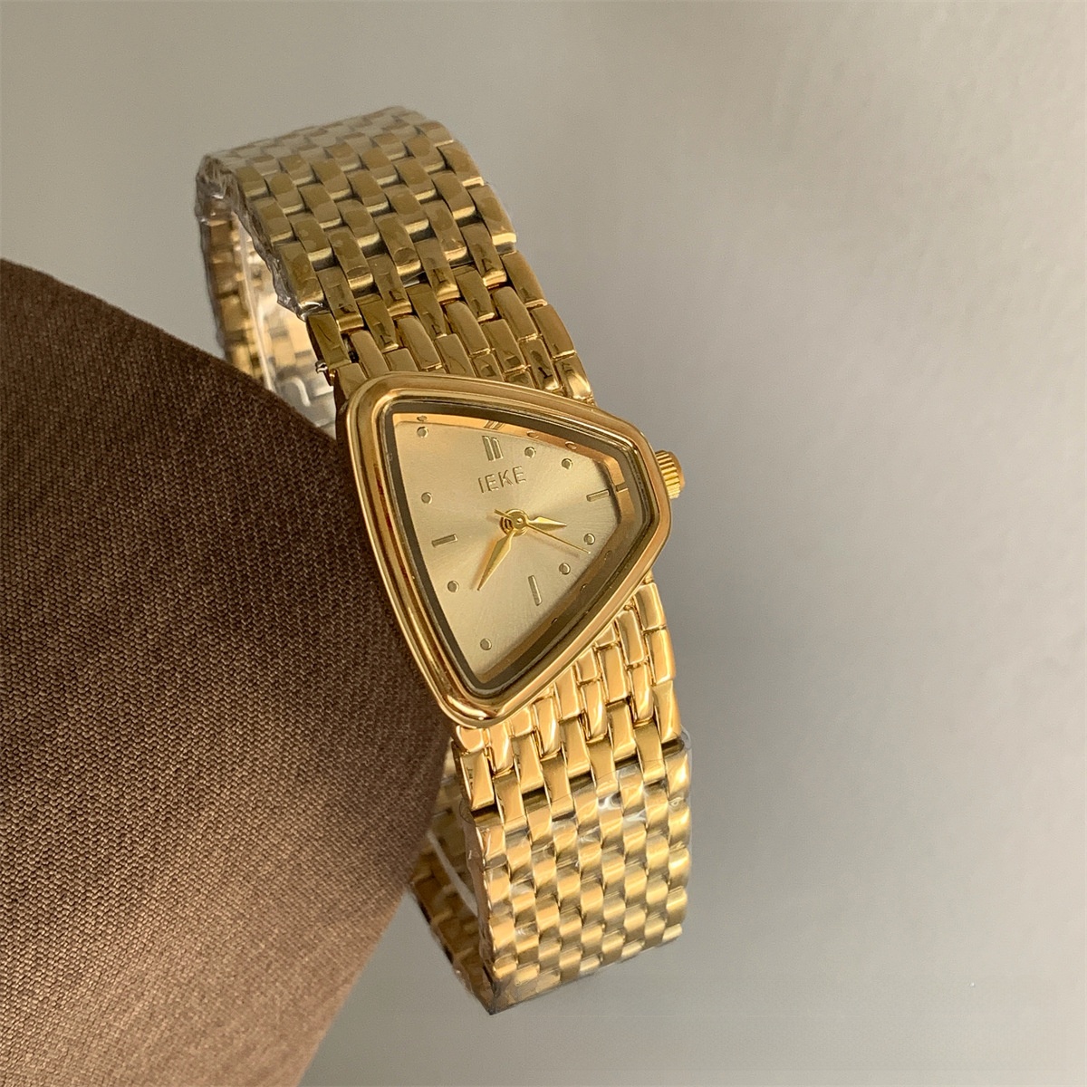 Quartz Watch For Women With Alloy Strap And Butterfly Double Snap Buckle