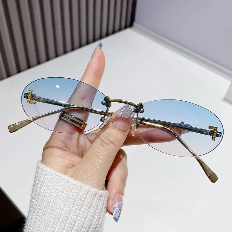 Casava Oval Frame Sunglass