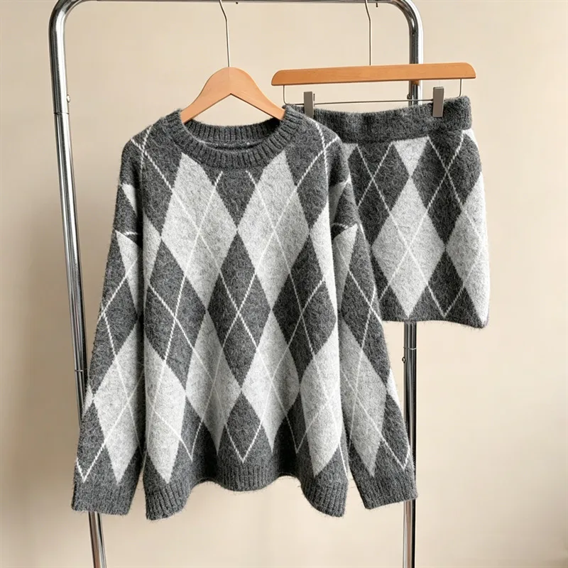 Color Block Long Sleeve Sweater in Knitted Fabric with Loose Fit for Commute