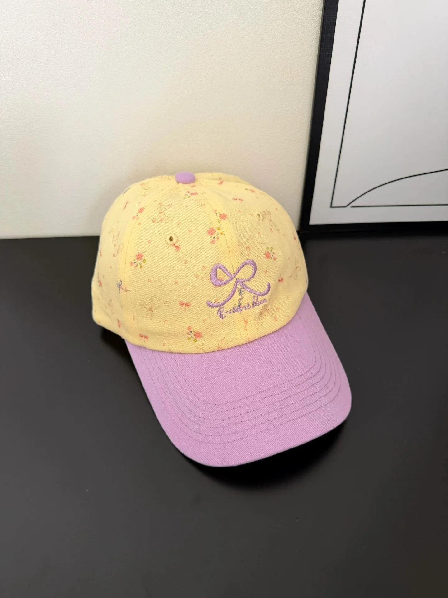 Retro Women’s Baseball Cap with Curved Brim Featuring Embroidery and UV Protection in Cotton Material