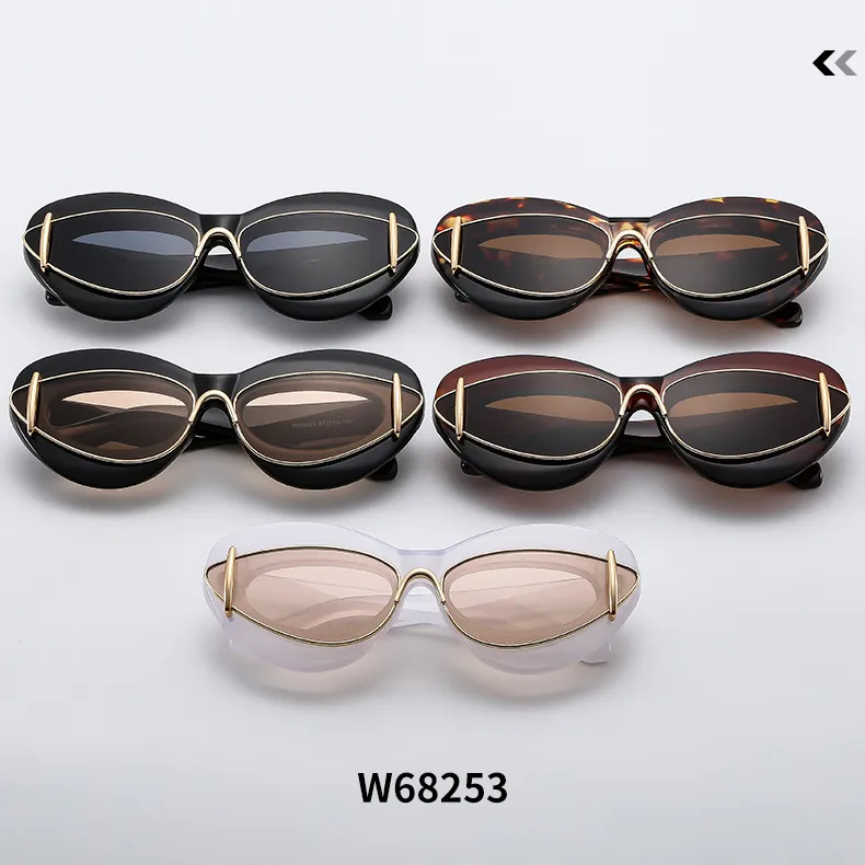Women’s Cat Eye Full Frame Sunglasses with PC Lens Material in Dyed Black, Perfect for Summer