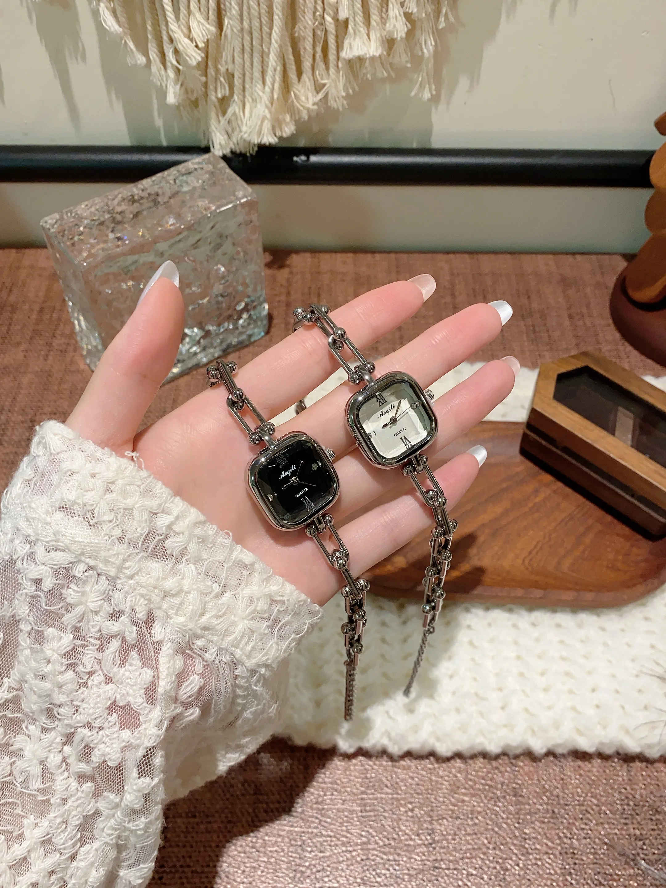 Women's Casual Square Dial Quartz Bracelet Watch with Alloy Strap