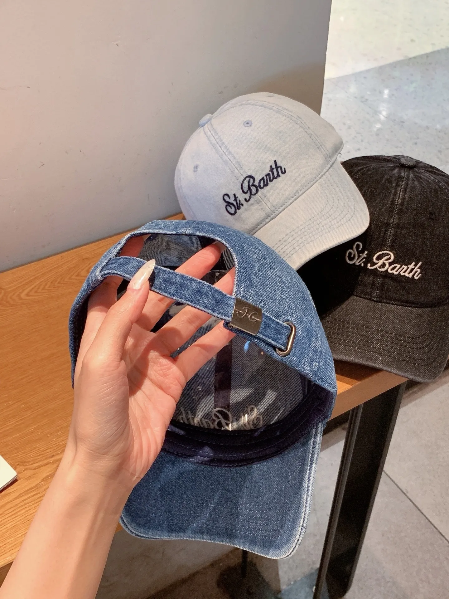 Unisex Cowboy Style Baseball Cap with Curved Brim, Denim Material Featuring Embroidery and UV Protection
