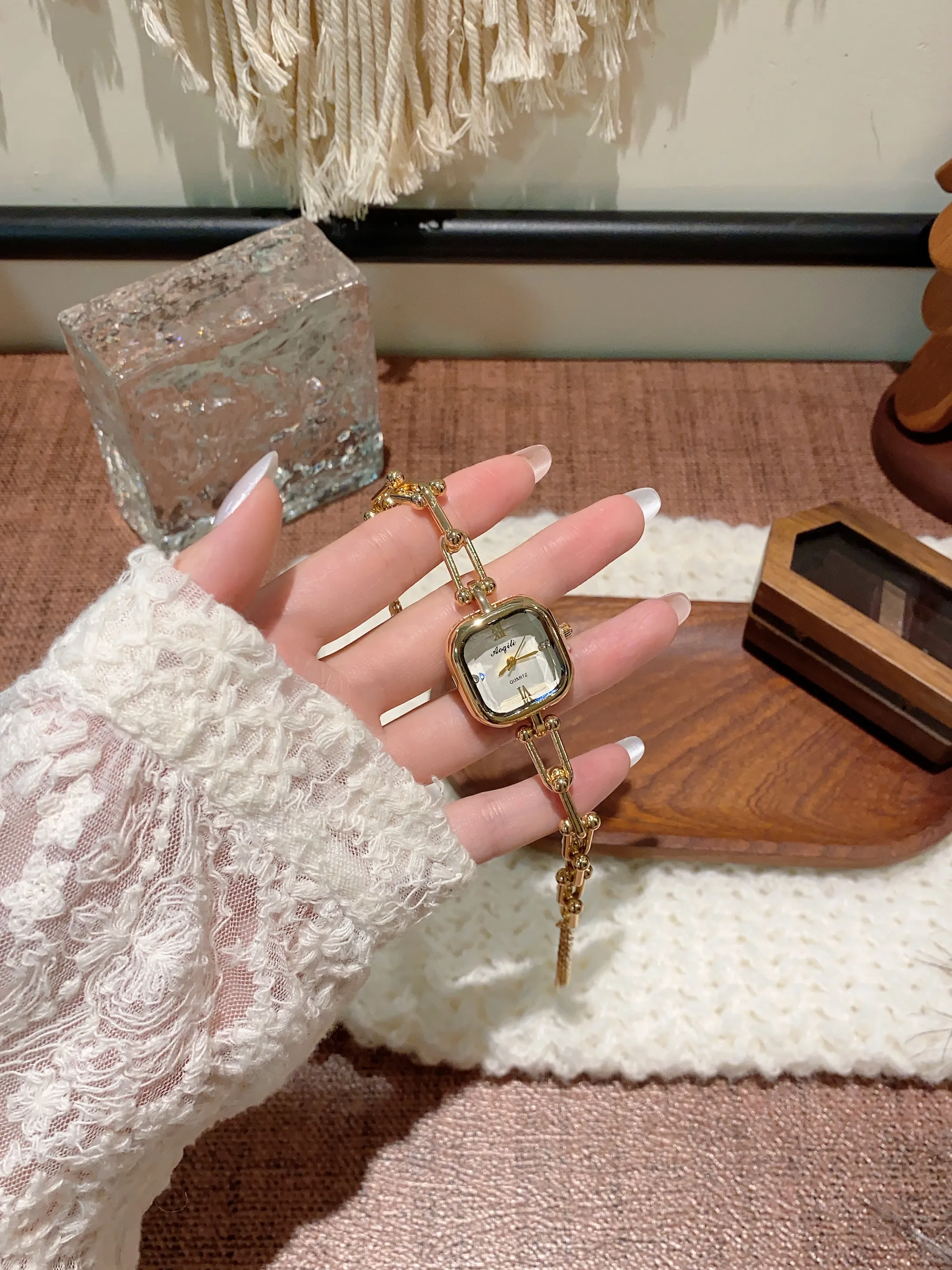 Women's Casual Square Dial Quartz Bracelet Watch with Alloy Strap