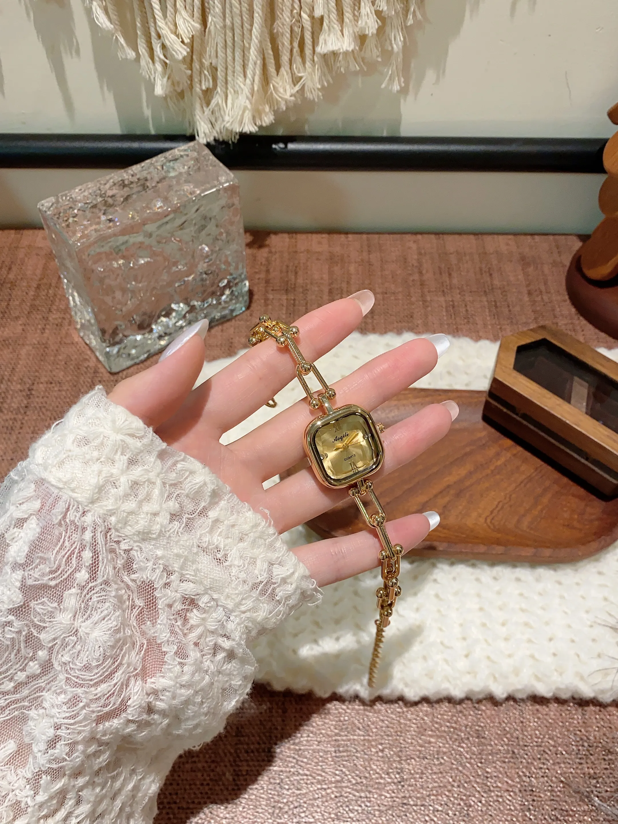Women's Casual Square Dial Quartz Bracelet Watch with Alloy Strap