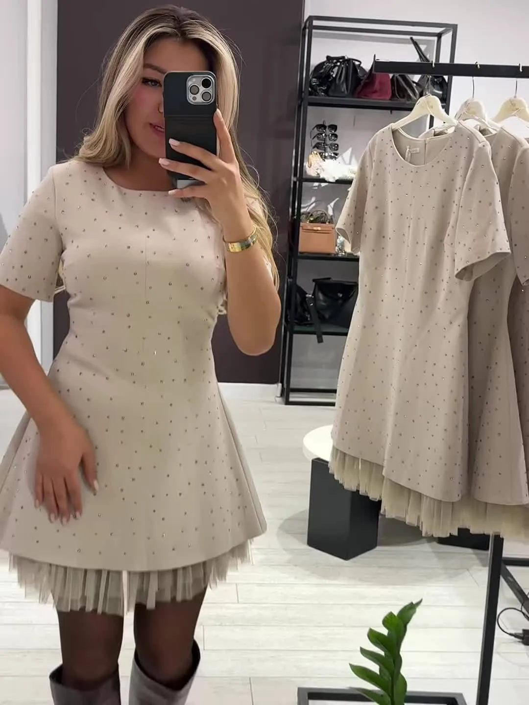 Elegant Lace Dress with Short Sleeve and Round Neck, Casual Style in Polyester Fabric