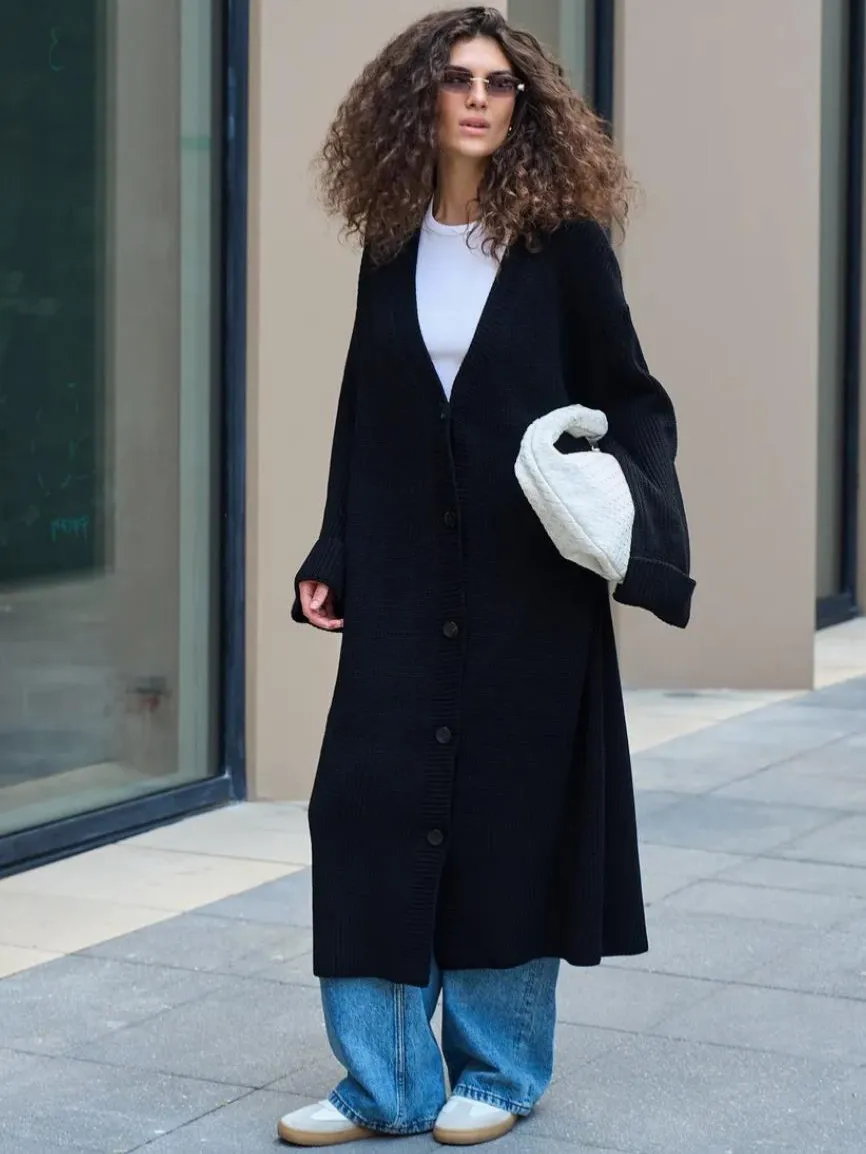 Solid Color Long Sleeve Streetwear Sweater in Polyester Fabric Featuring Knitted Craft with Single Breasted Design