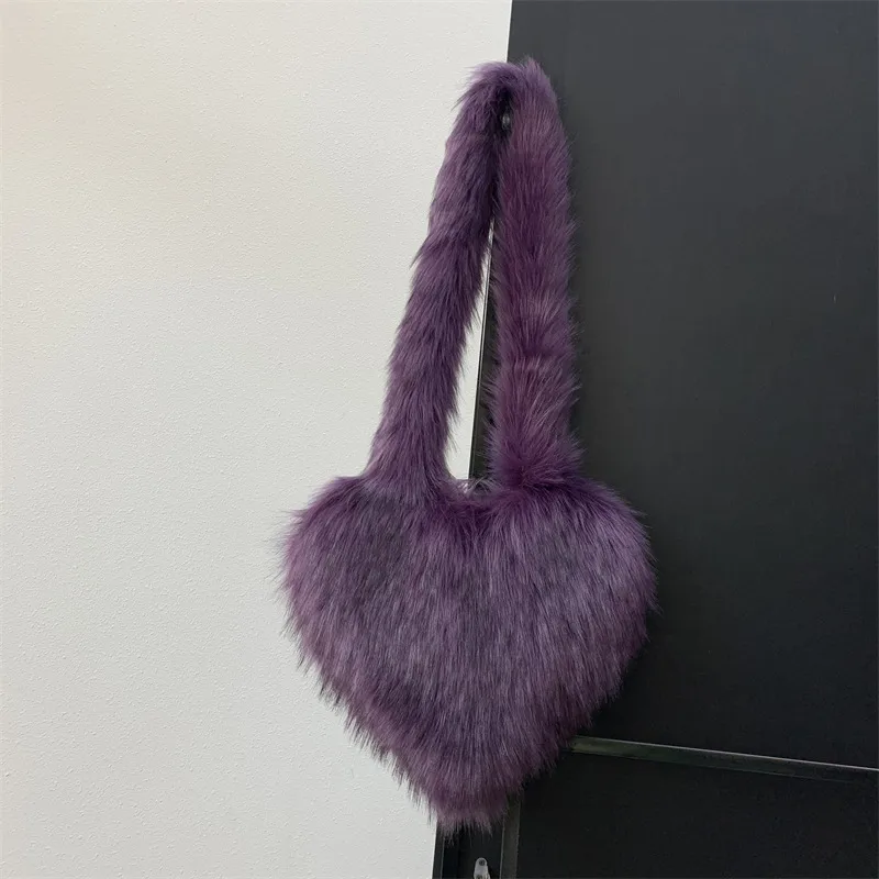 Large Heart-shaped Plush Shoulder Bag for Women with Magnetic Clasp Closure in Vintage Style