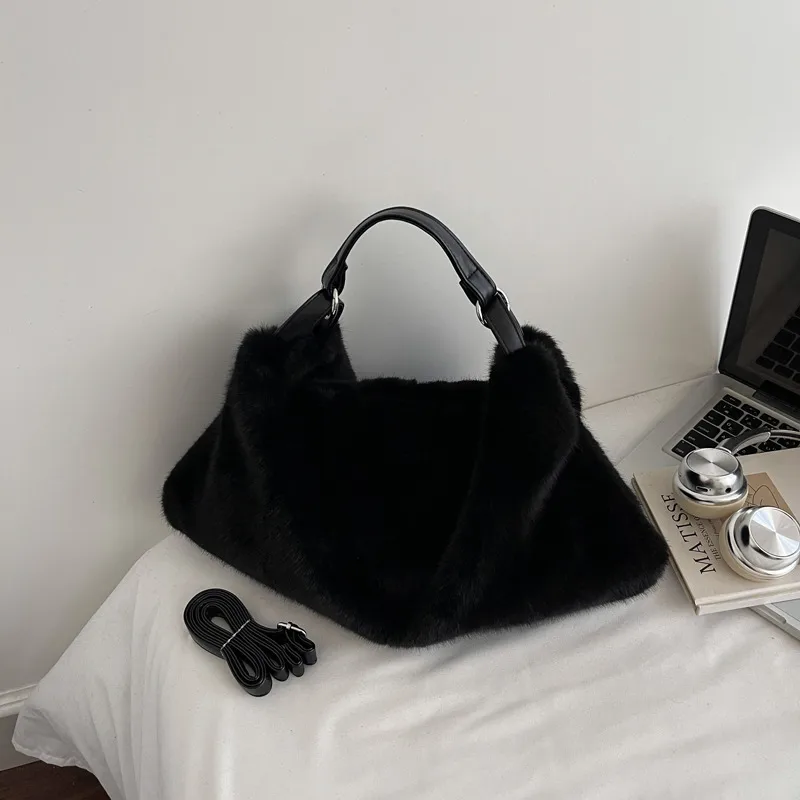 Square Plush Shoulder Bag in Solid Color for Women, Featuring Single Shoulder Strap, Ideal for Autumn and Winter