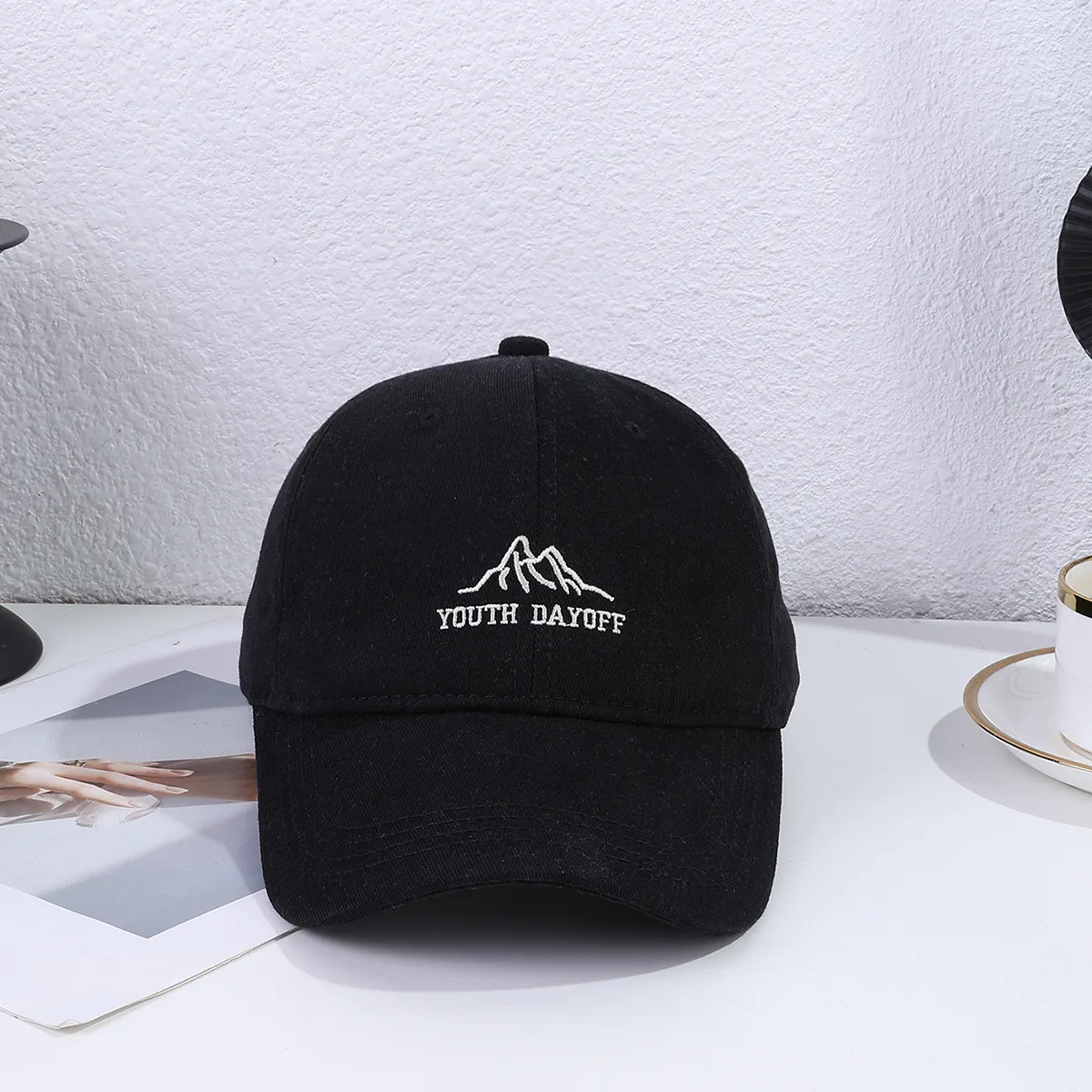Unisex Casual Embroidered Baseball Cap with Curved Brim for All Seasons