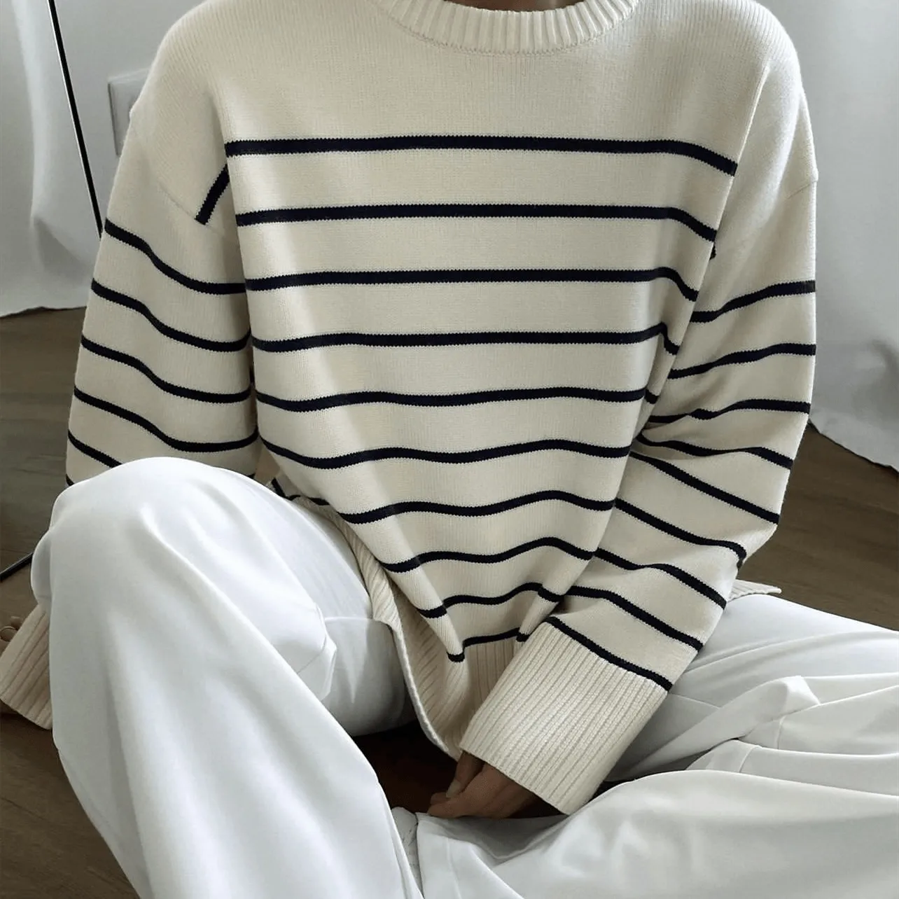 Women's Loose Casual Long Sleeve Pullover Sweater with Contrast Binding Stripes and Plaid