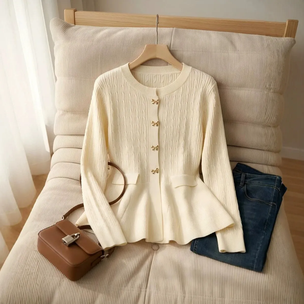 Elegant Sleeveless Bow Tie Pullover Featuring Knitted Craft in Knitted Fabric for Women