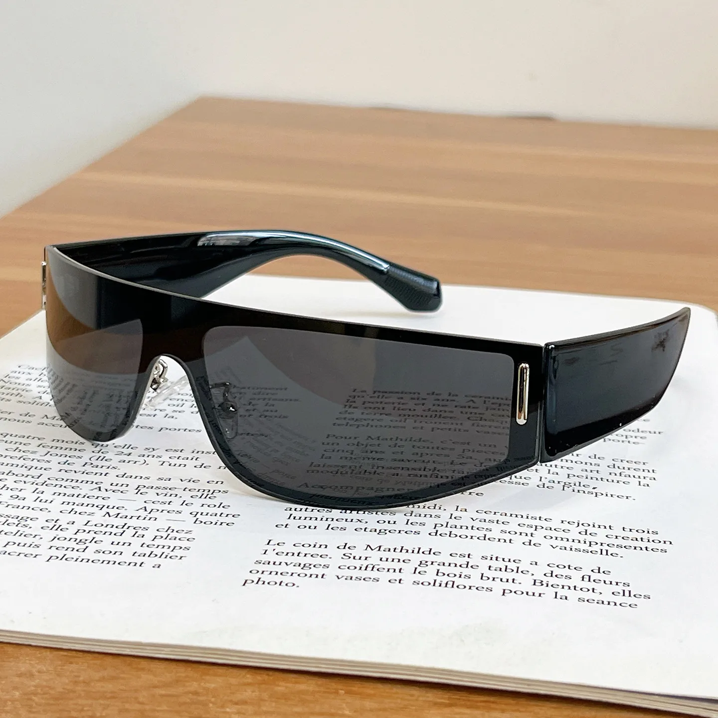 Unisex Frameless Sport Sunglasses with Resin Lenses in Silver for Outdoor Use