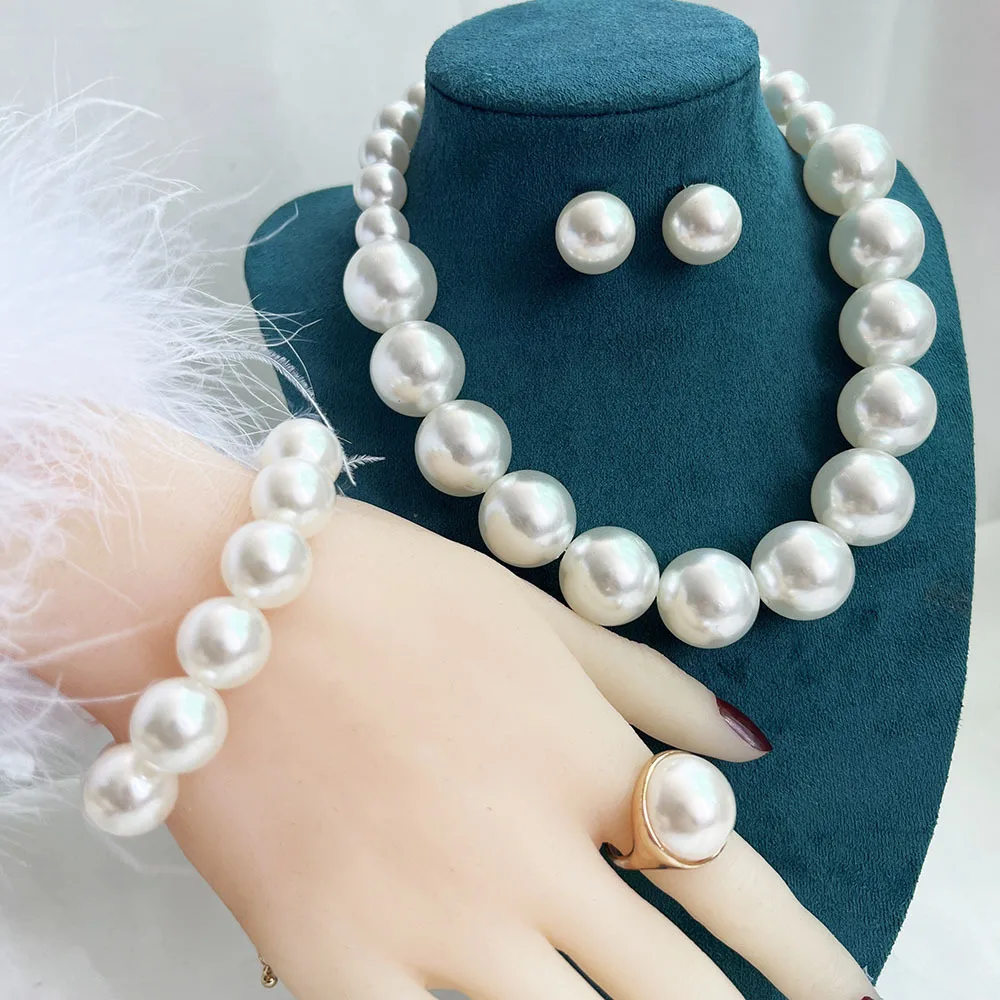 Lady Jewelry Set for Women Featuring Round Pattern and Beading Design with Imitation Pearl Material