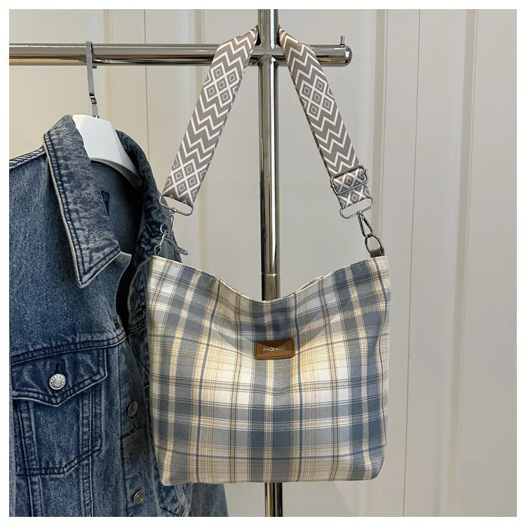 Large Square PU Tote Bag with Zipper and Sewing Thread Detail