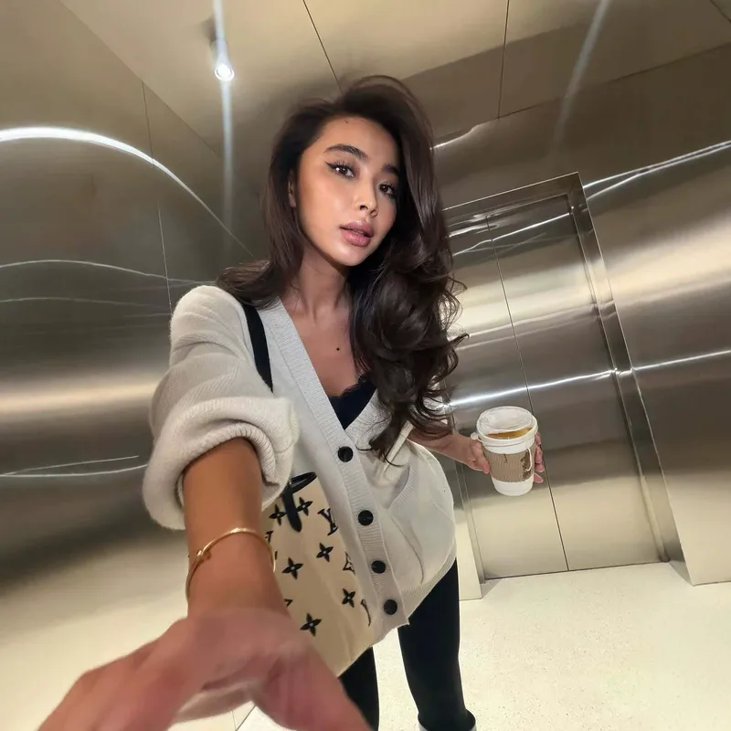 Solid Color Casual Long Sleeve Knitted Fabric Sweater for Women with Patchwork and Placket