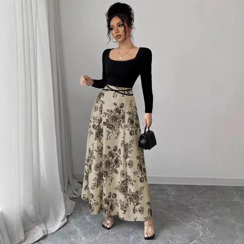 Elegant Floral Dress with Long Sleeve and Square Collar in Velvet Fabric for Holiday Occasions