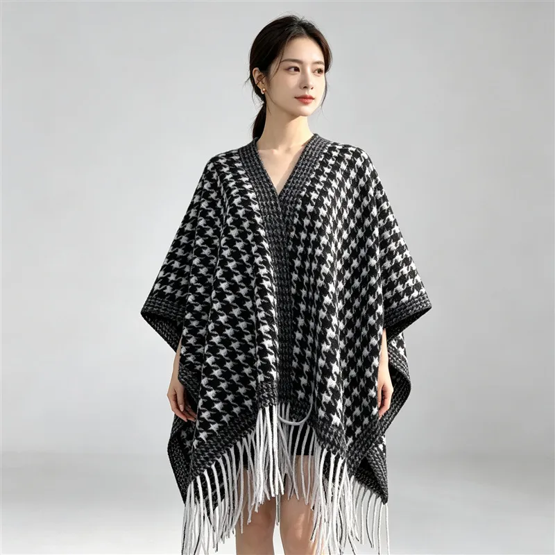 Houndstooth Shawl for Women in Mixed Materials, Dyed Black, Perfect for Autumn & Winter