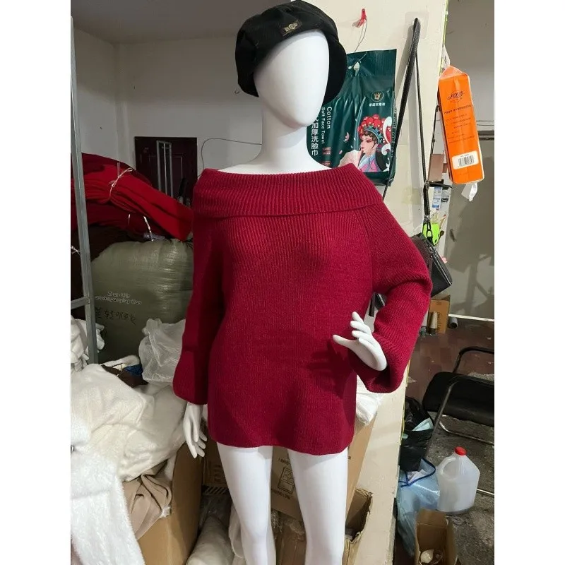 Elegant Solid Color Long Sleeve Knitwear for Women in Knitted Fabric with Boat Neck and Pullover Design