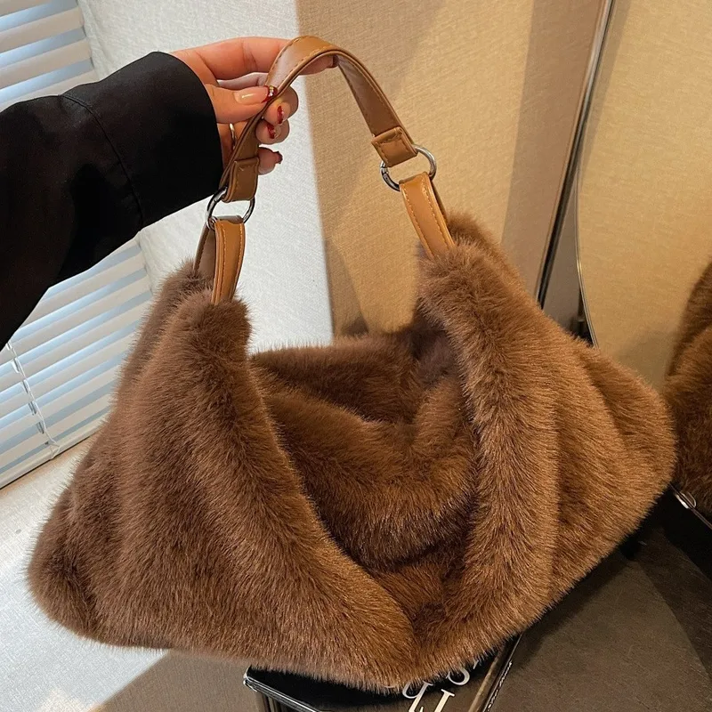 Square Plush Shoulder Bag in Solid Color for Women, Featuring Single Shoulder Strap, Ideal for Autumn and Winter