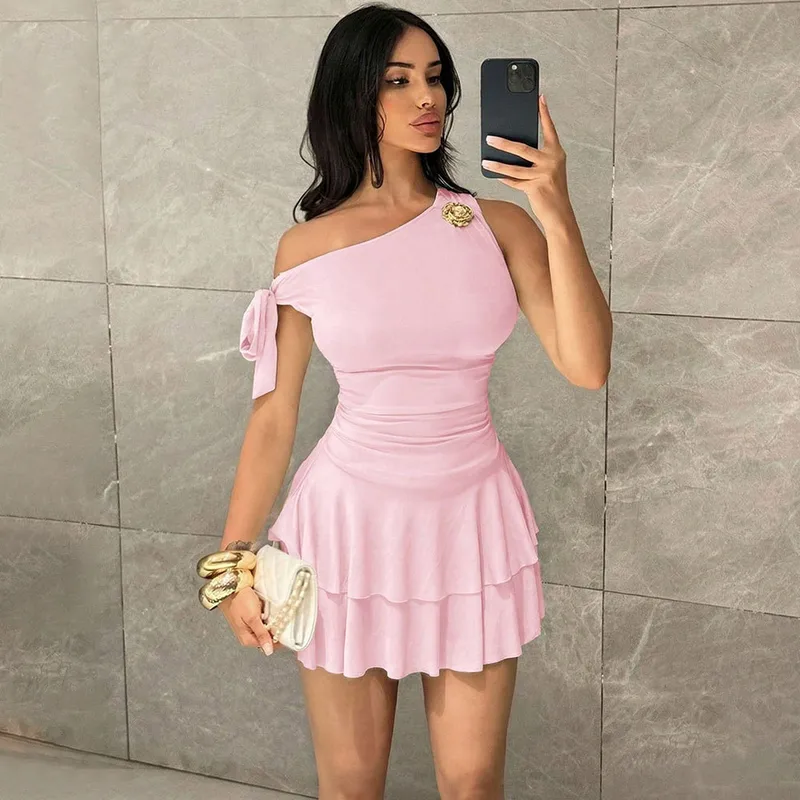 Elegant Solid Color One Shoulder Dress with Oblique Collar Sleeveless Design for Travel, Made of Polyester