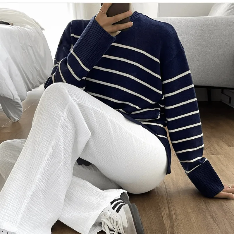 Women's Loose Casual Long Sleeve Pullover Sweater with Contrast Binding Stripes and Plaid