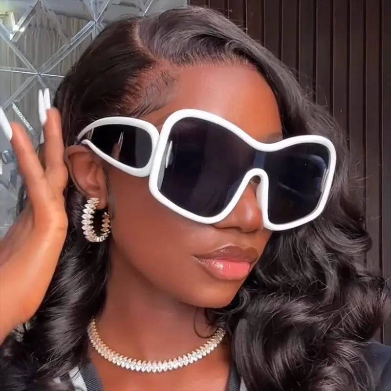 Unisex Full Frame Special-Shaped Mirror Sunglasses with PC Lens Material in Dyed Black for Summer