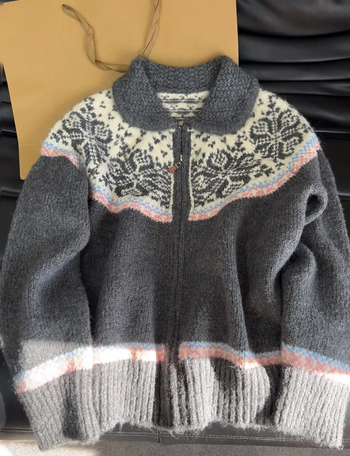 Vintage Style Geometric Long Sleeve Knitted Fabric Sweater for Women Featuring Jacquard Craft and Zipper Closure