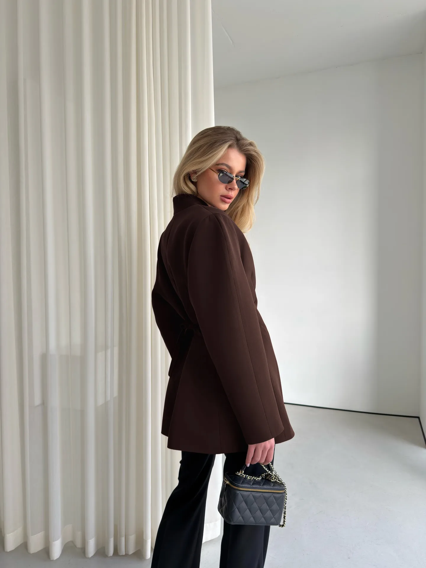 Long Sleeve Polyester Blazer with V Neck and Single Breasted Closure, Regular Sleeve Style