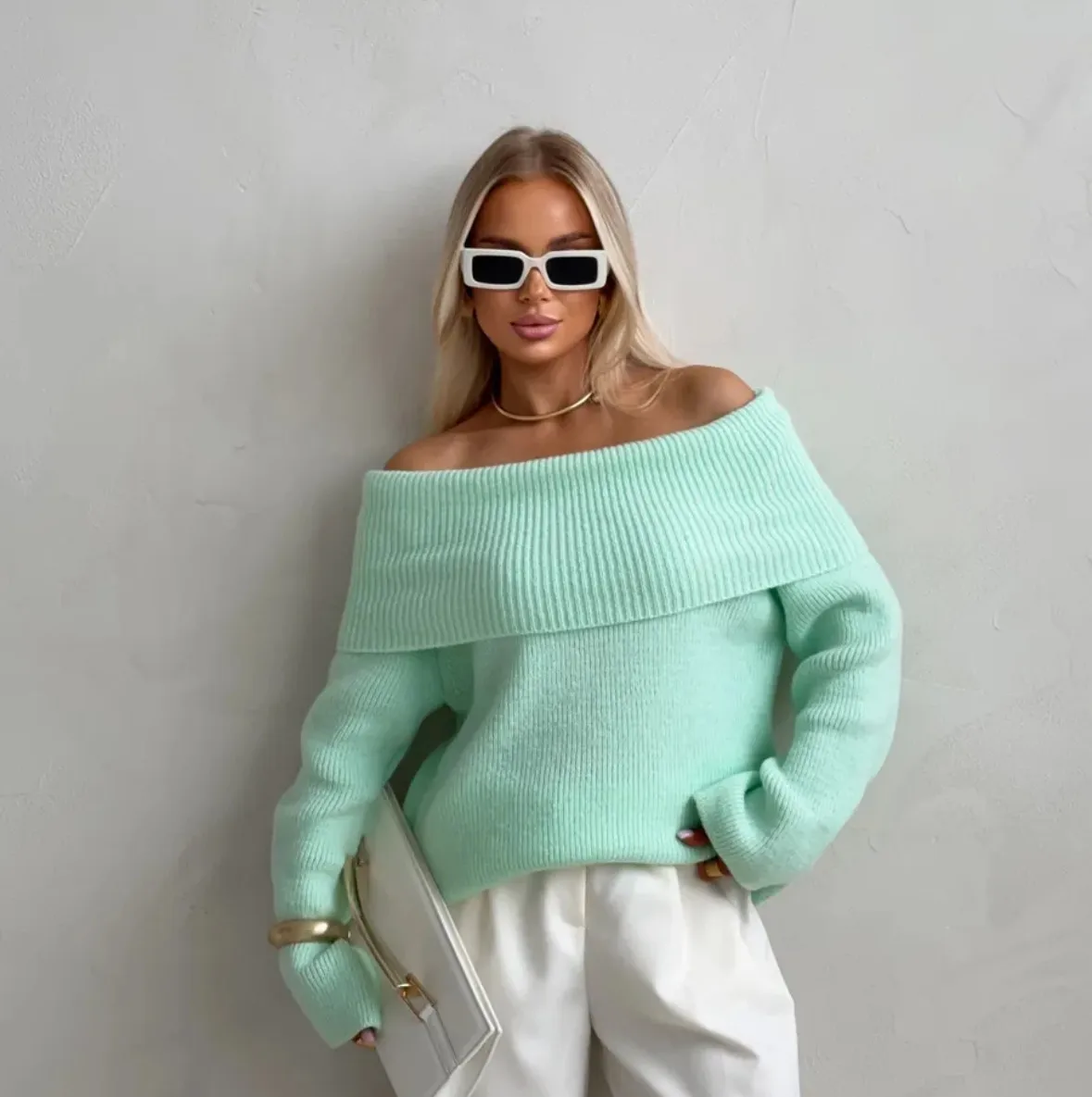 Elegant Solid Color Long Sleeve Knitwear for Women in Knitted Fabric with Boat Neck and Pullover Design