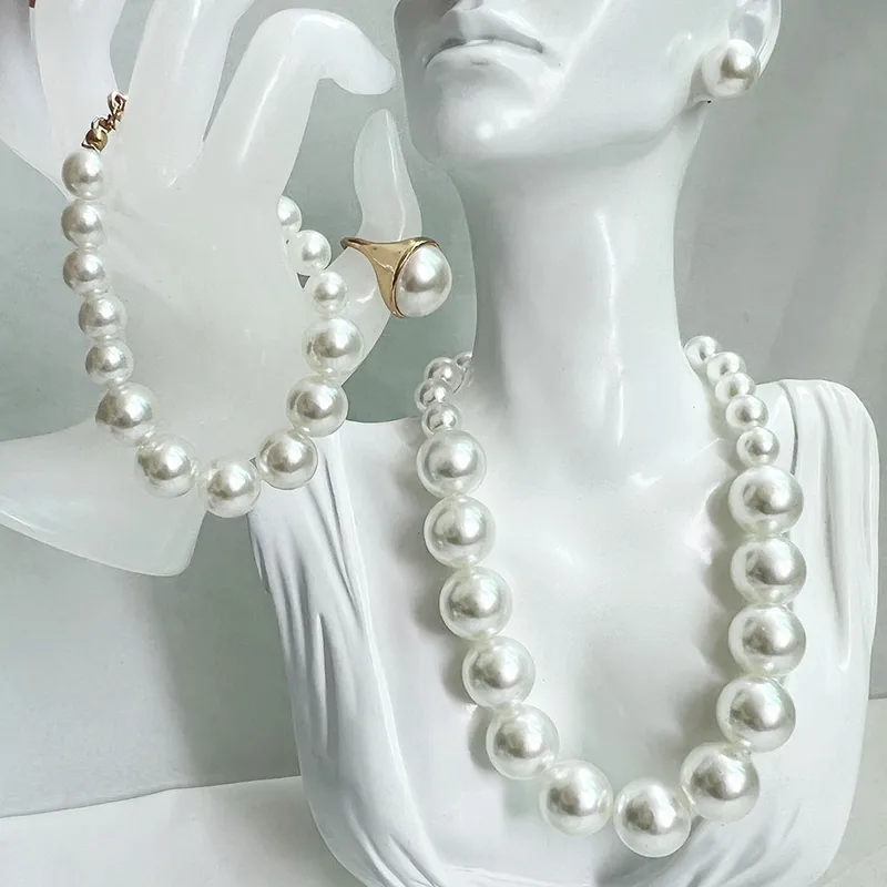 Lady Jewelry Set for Women Featuring Round Pattern and Beading Design with Imitation Pearl Material