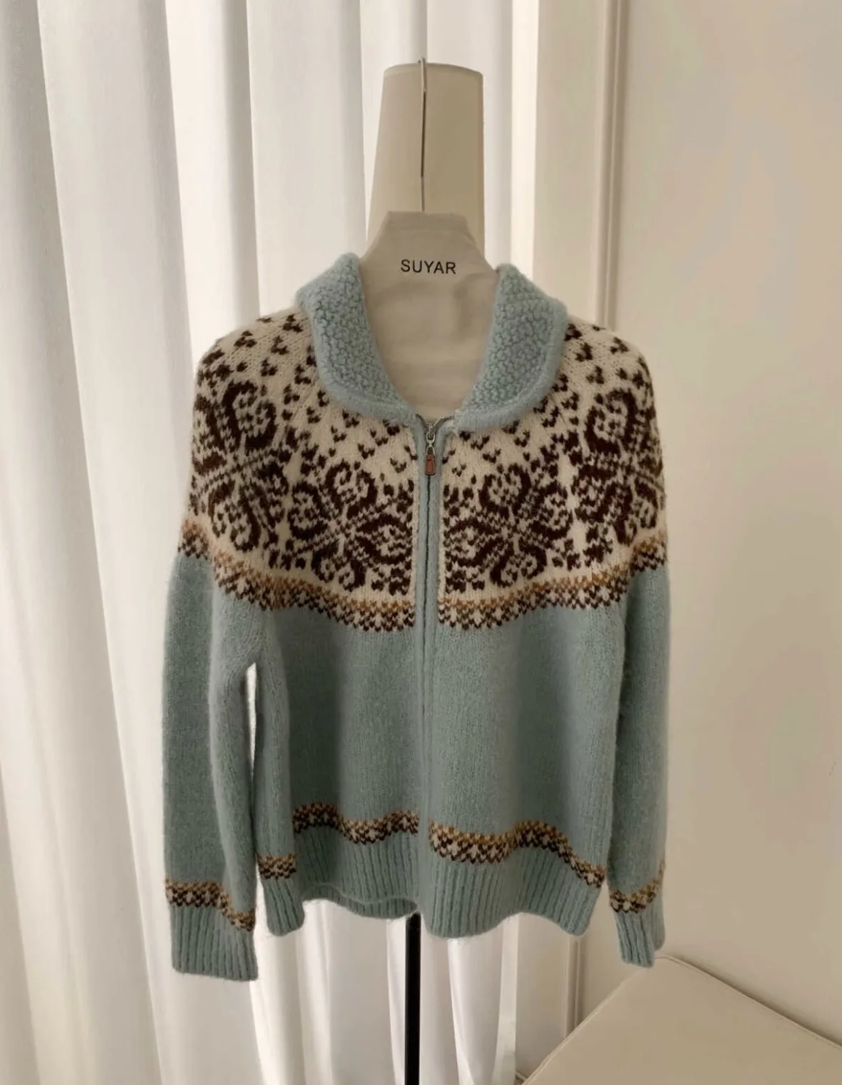 Vintage Style Geometric Long Sleeve Knitted Fabric Sweater for Women Featuring Jacquard Craft and Zipper Closure